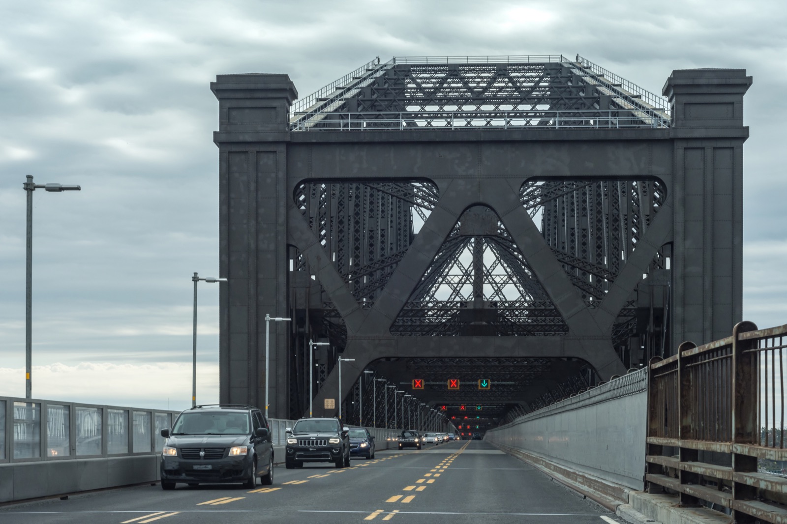 Pont de Québec cantilever bridge spanning the Saint-Lawrence between Sainte-Foy and Lévis south shore